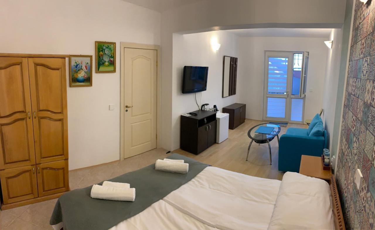 Sunray Guest House, Private Rooms & Apartment With Lovely Sea View Varna Exterior photo