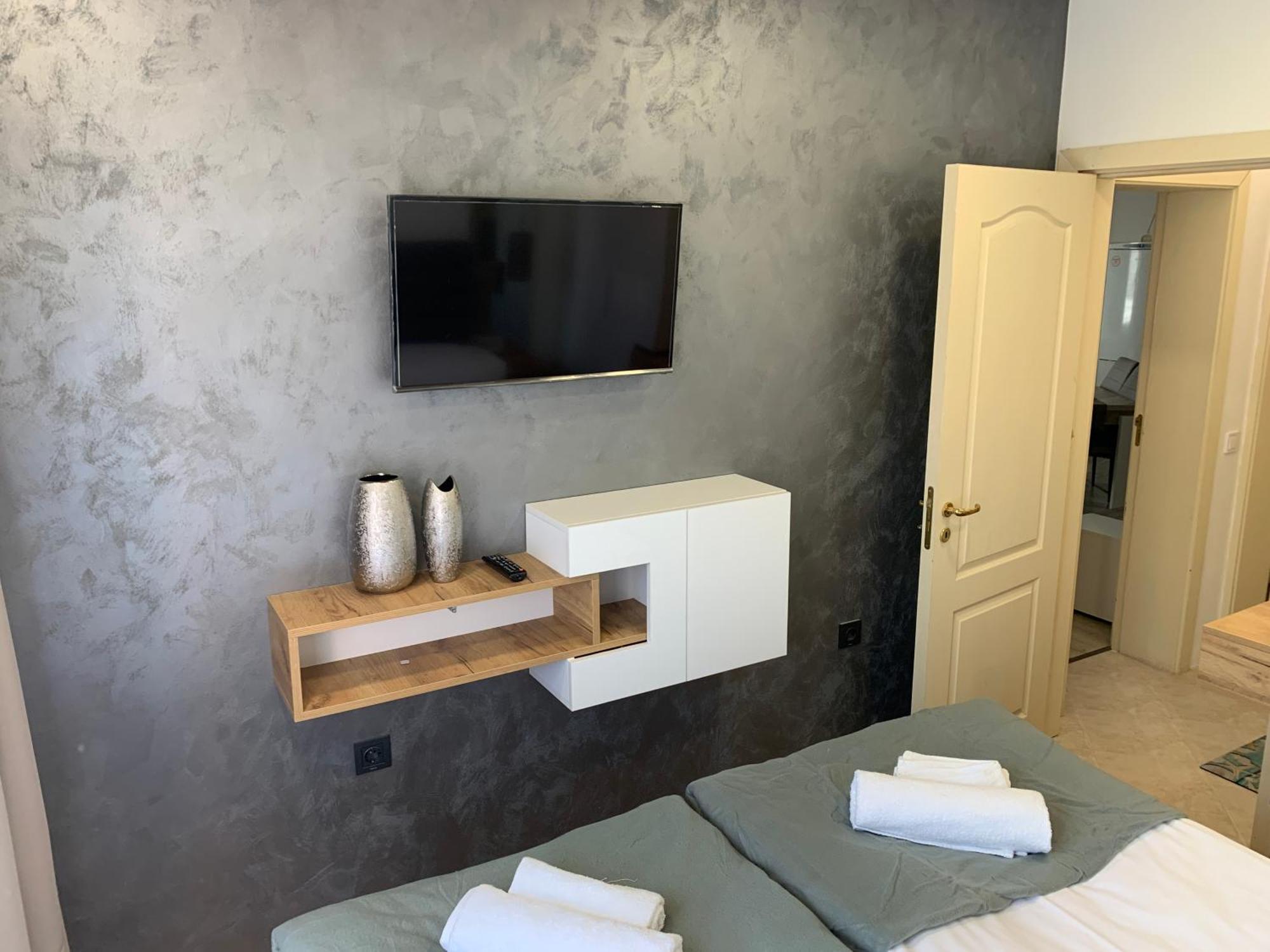 Sunray Guest House, Private Rooms & Apartment With Lovely Sea View Varna Exterior photo