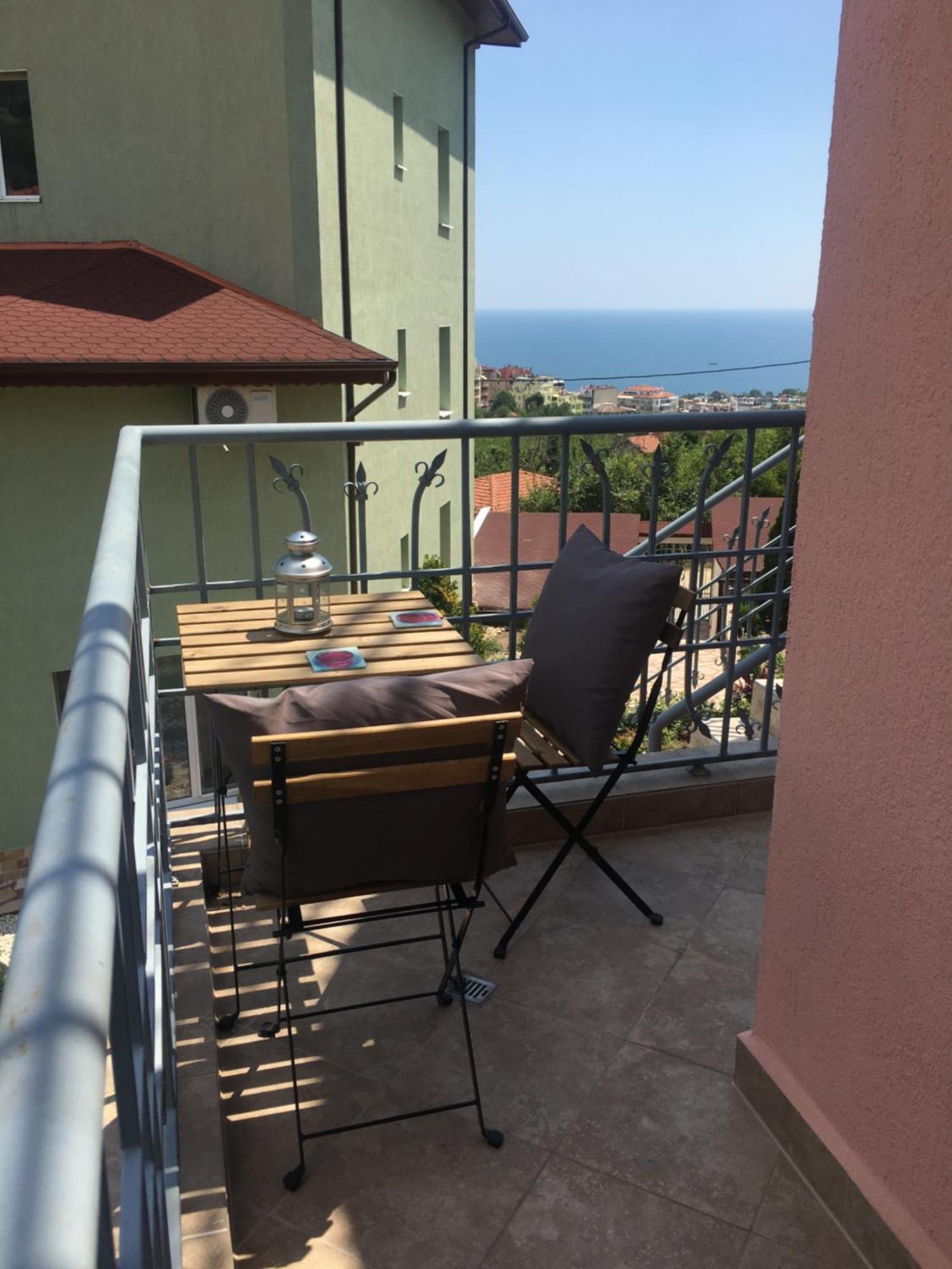 Sunray Guest House, Private Rooms & Apartment With Lovely Sea View Varna Exterior photo