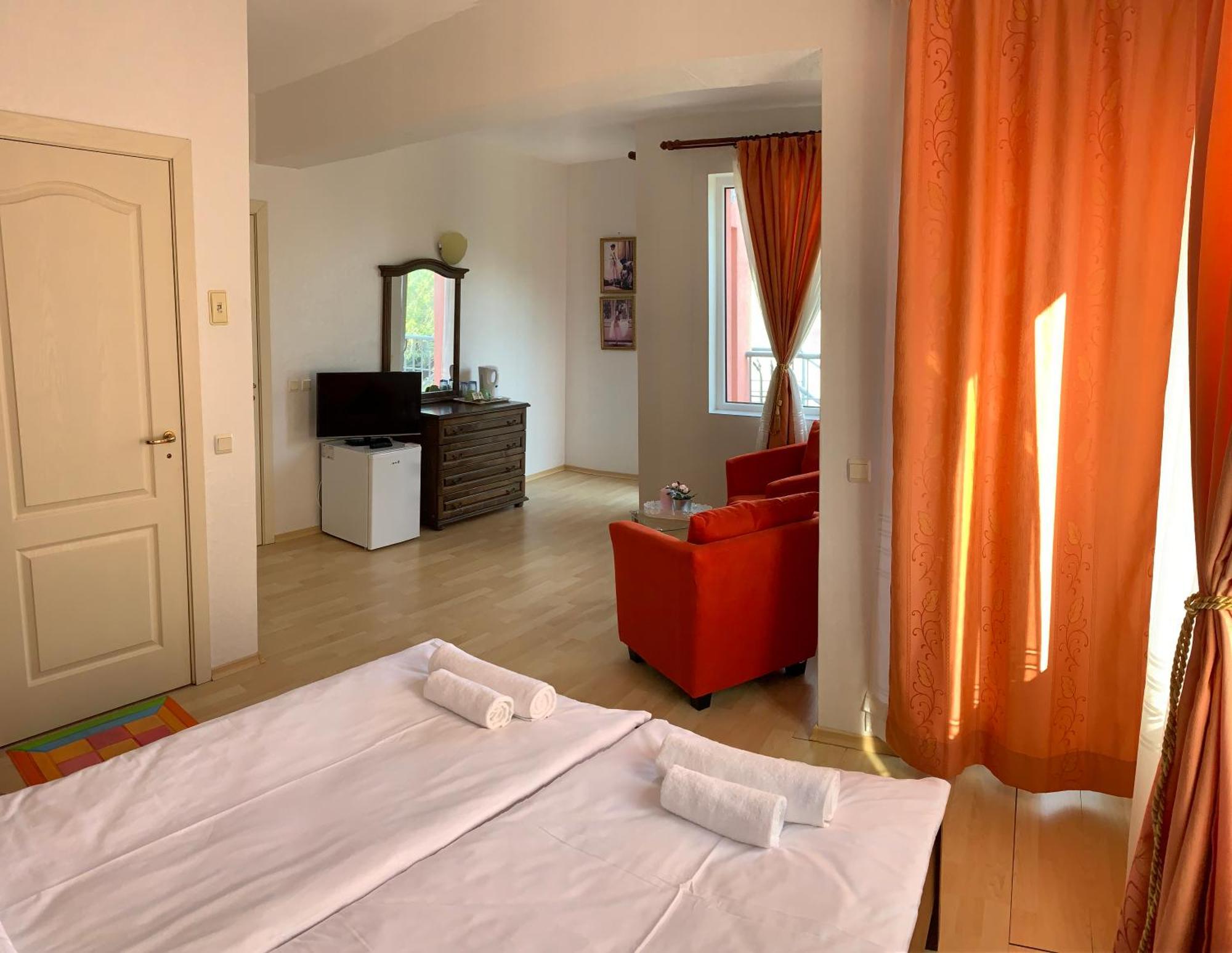 Sunray Guest House, Private Rooms & Apartment With Lovely Sea View Varna Exterior photo