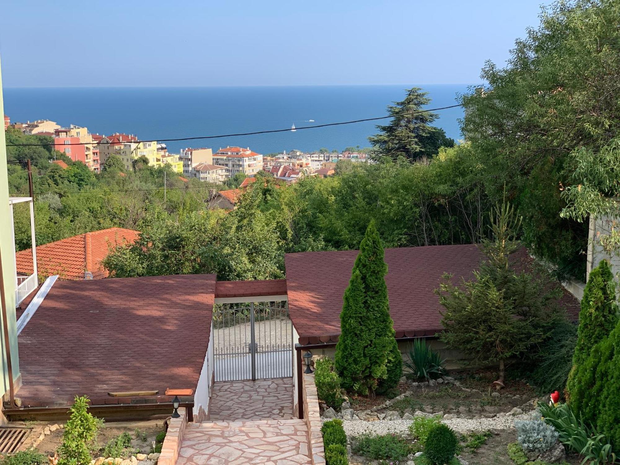 Sunray Guest House, Private Rooms & Apartment With Lovely Sea View Varna Exterior photo