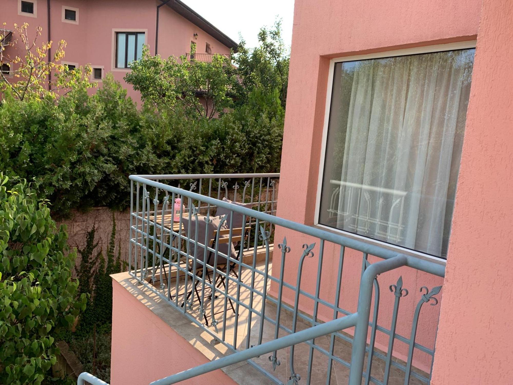 Sunray Guest House, Private Rooms & Apartment With Lovely Sea View Varna Exterior photo