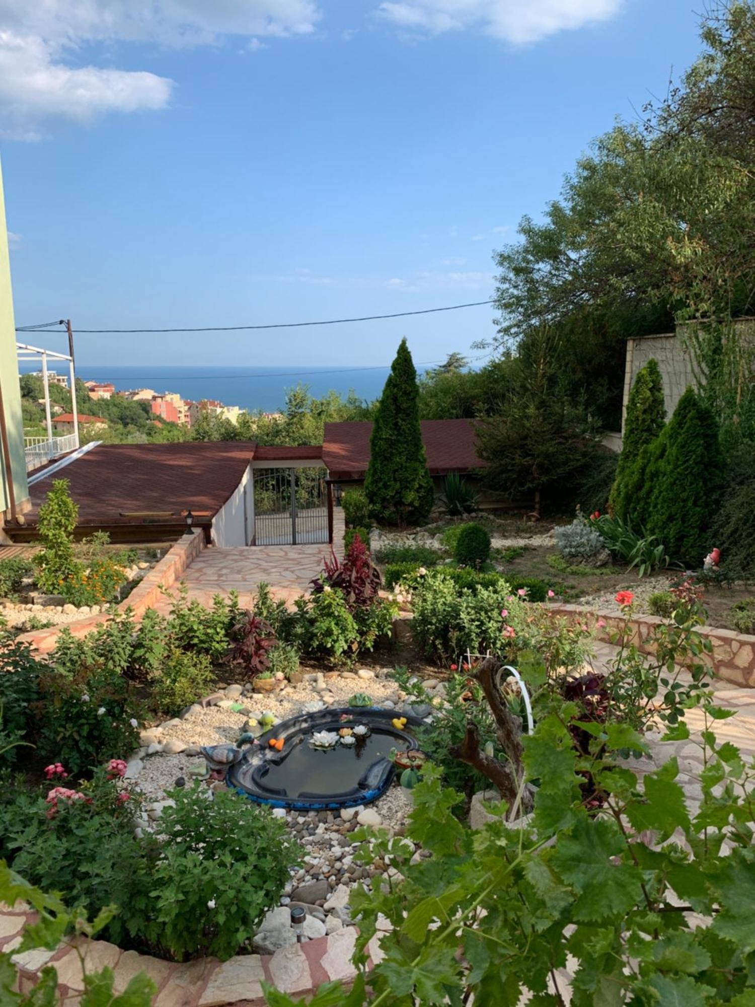 Sunray Guest House, Private Rooms & Apartment With Lovely Sea View Varna Exterior photo