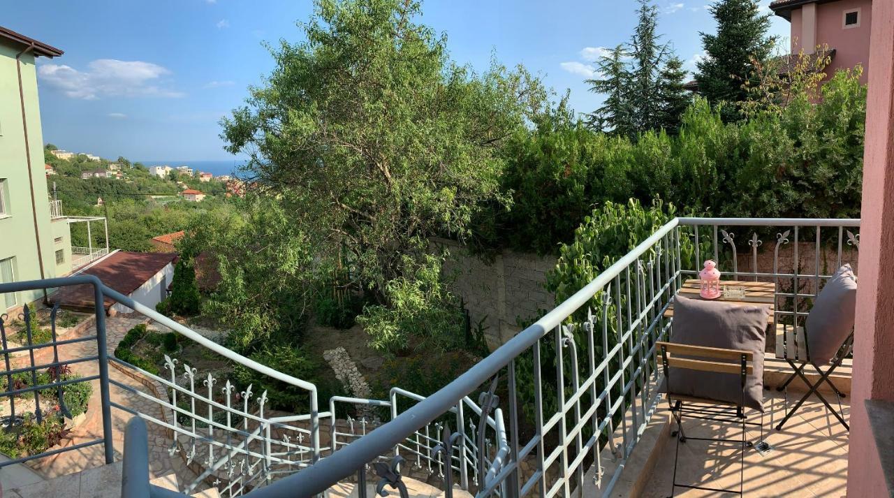 Sunray Guest House, Private Rooms & Apartment With Lovely Sea View Varna Exterior photo