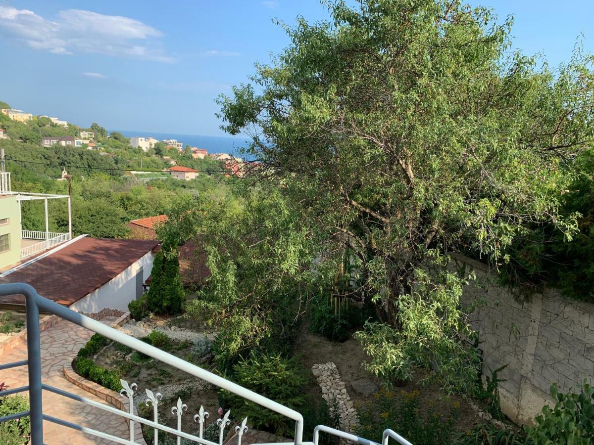 Sunray Guest House, Private Rooms & Apartment With Lovely Sea View Varna Exterior photo