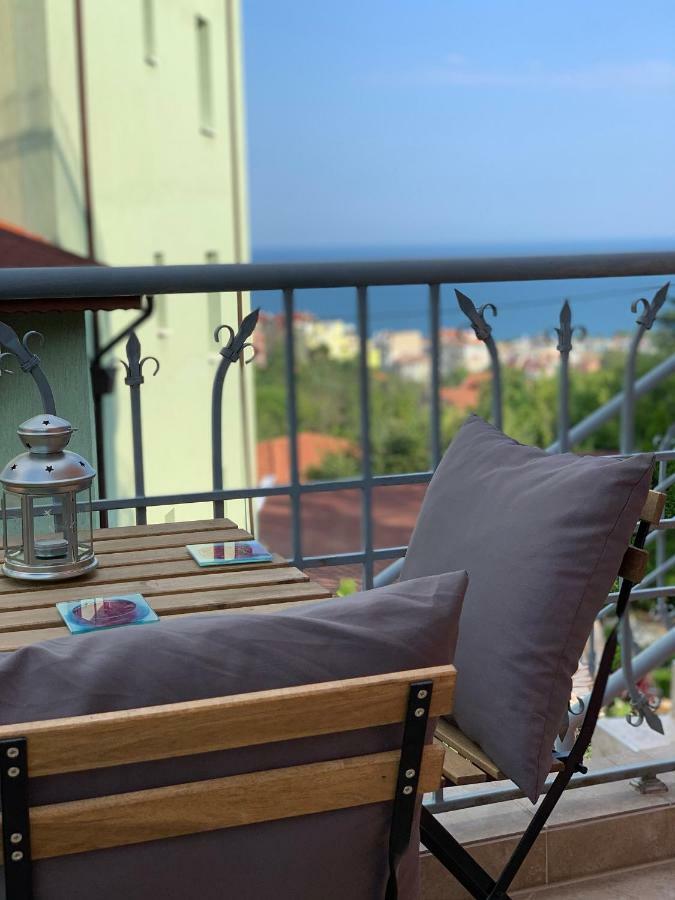 Sunray Guest House, Private Rooms & Apartment With Lovely Sea View Varna Exterior photo