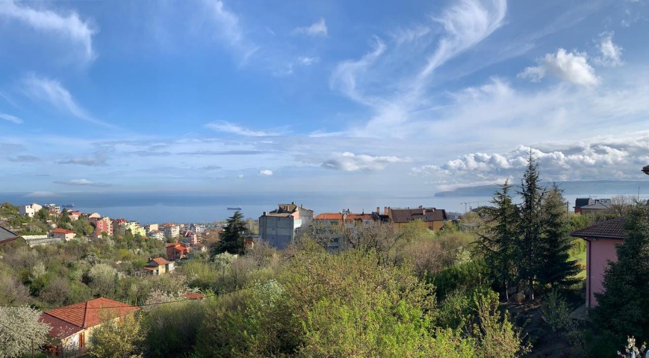 Sunray Guest House, Private Rooms & Apartment With Lovely Sea View Varna Exterior photo